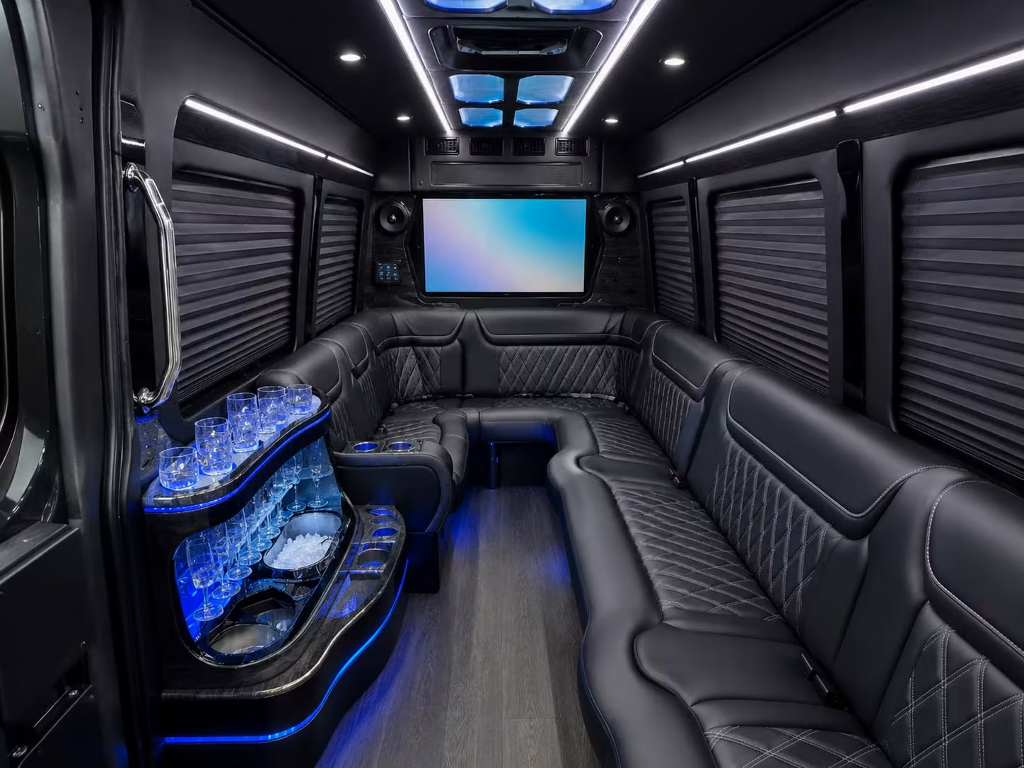 corporate airport transfers to newport news williamsburg international airport