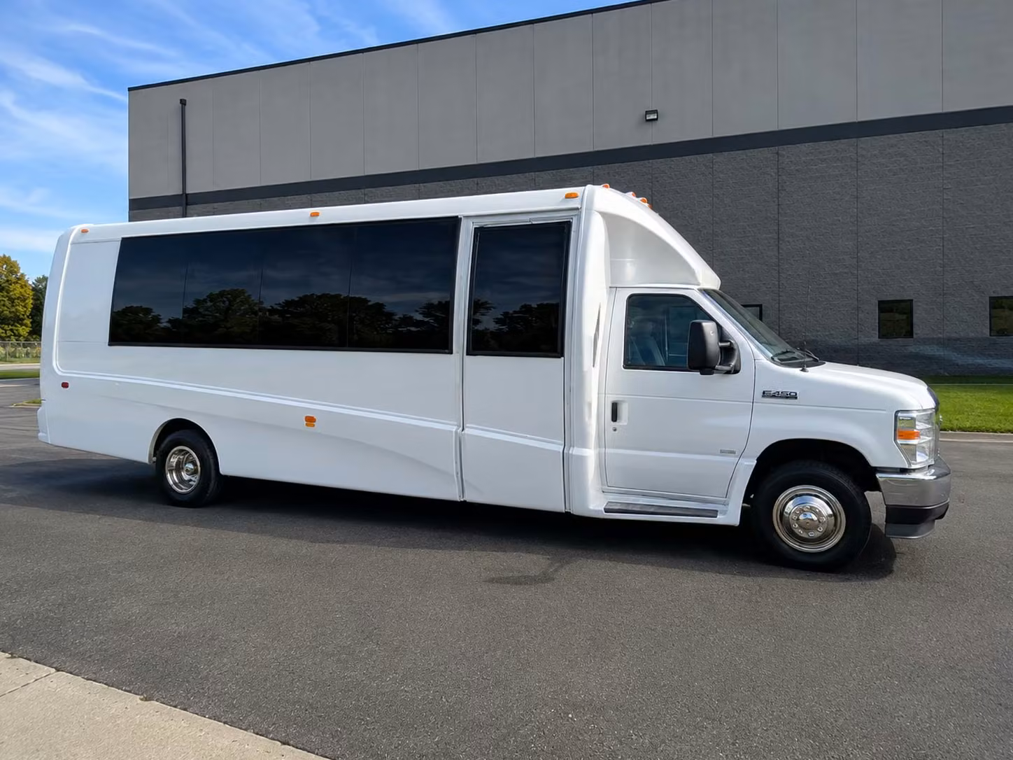 minibus rentals for newport news youth group and children s ministry trips